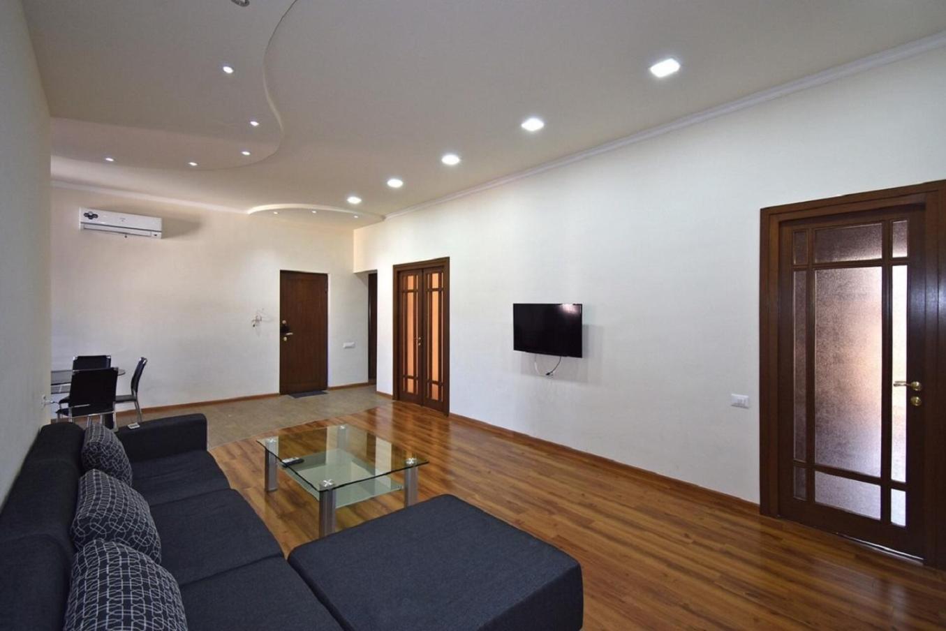 Tumanyan Street 3 Bedroom Deluxe Apartment With Large Balcony Tm662 Yerevan Exterior photo