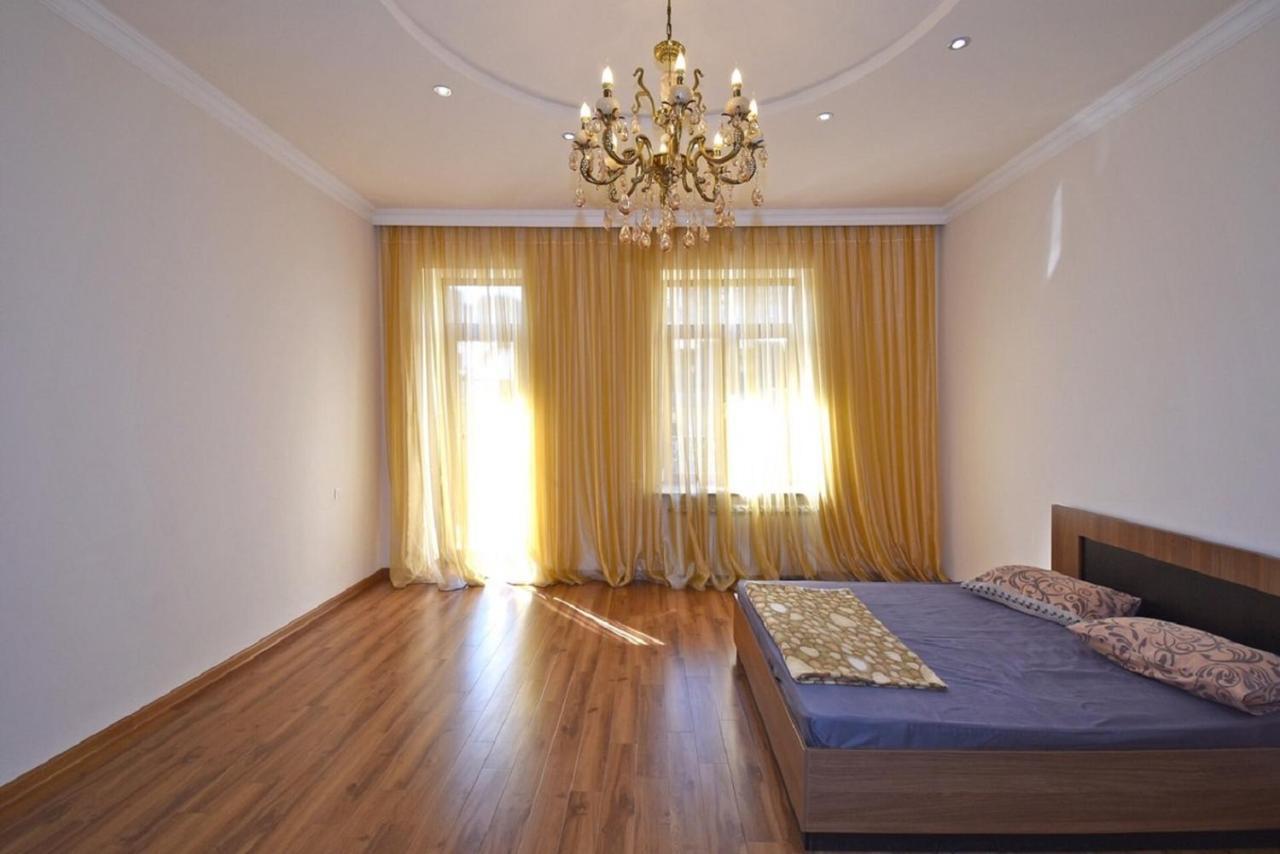 Tumanyan Street 3 Bedroom Deluxe Apartment With Large Balcony Tm662 Yerevan Exterior photo