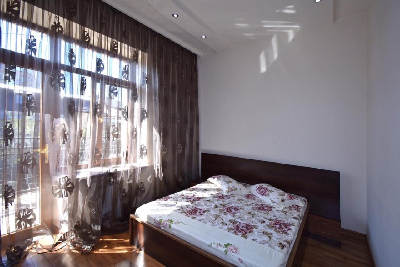 Tumanyan Street 3 Bedroom Deluxe Apartment With Large Balcony Tm662 Yerevan Exterior photo