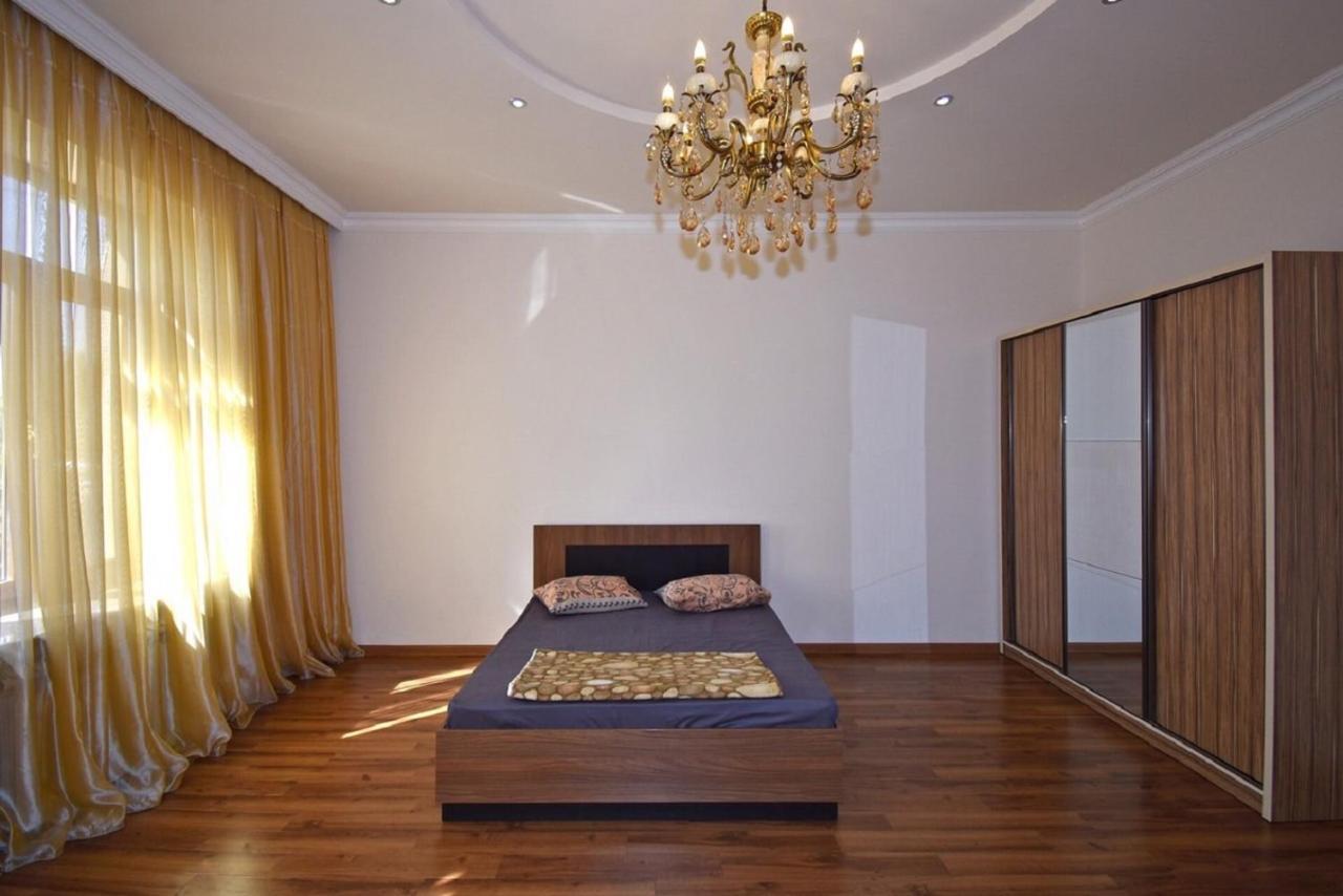 Tumanyan Street 3 Bedroom Deluxe Apartment With Large Balcony Tm662 Yerevan Exterior photo